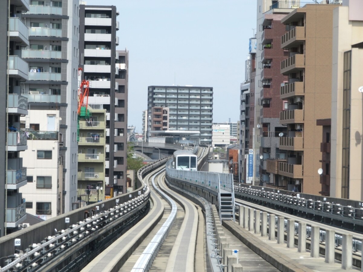 両側に建物