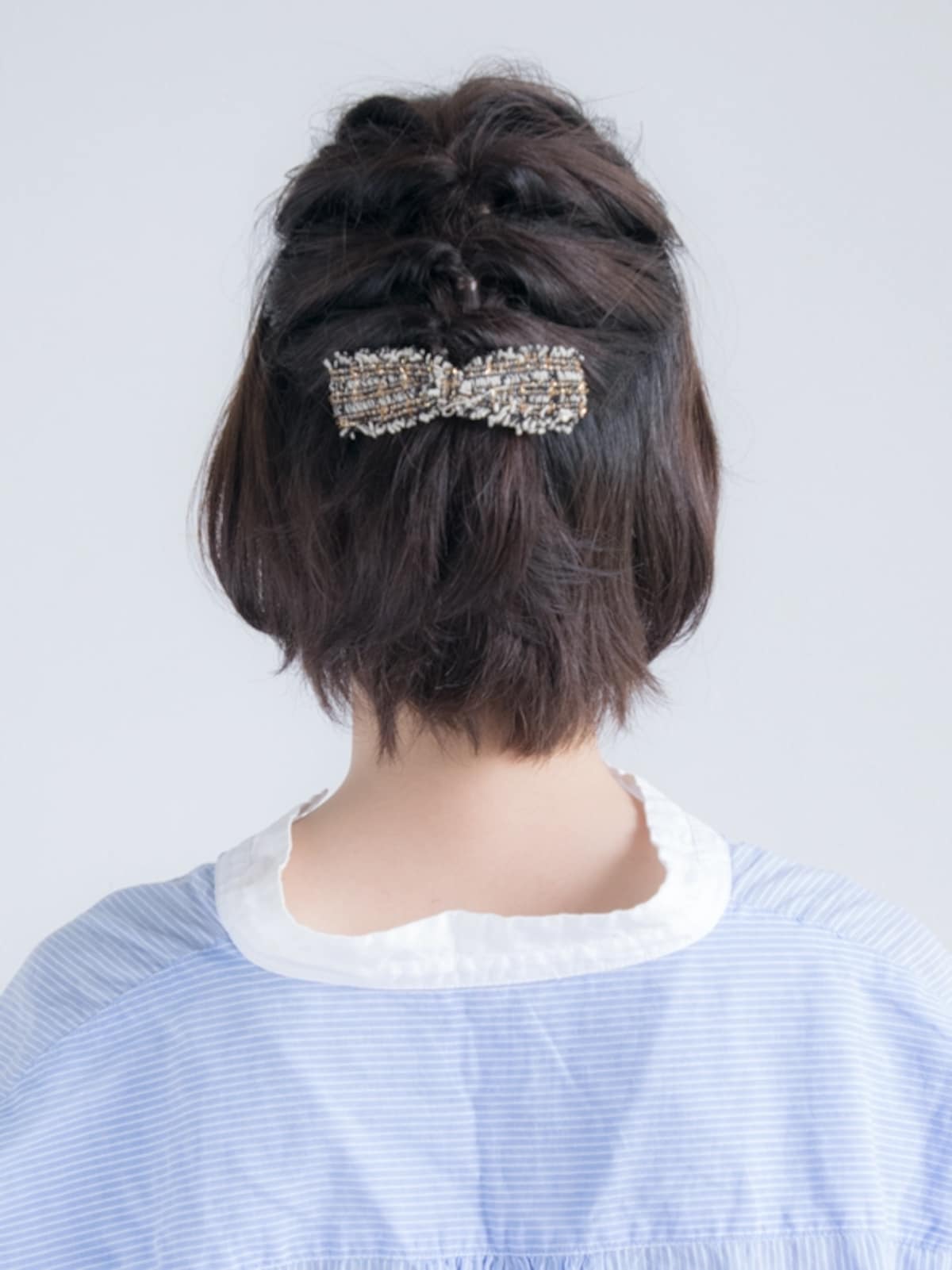くるりんぱで簡単！編み込み風ショートヘアアレンジ