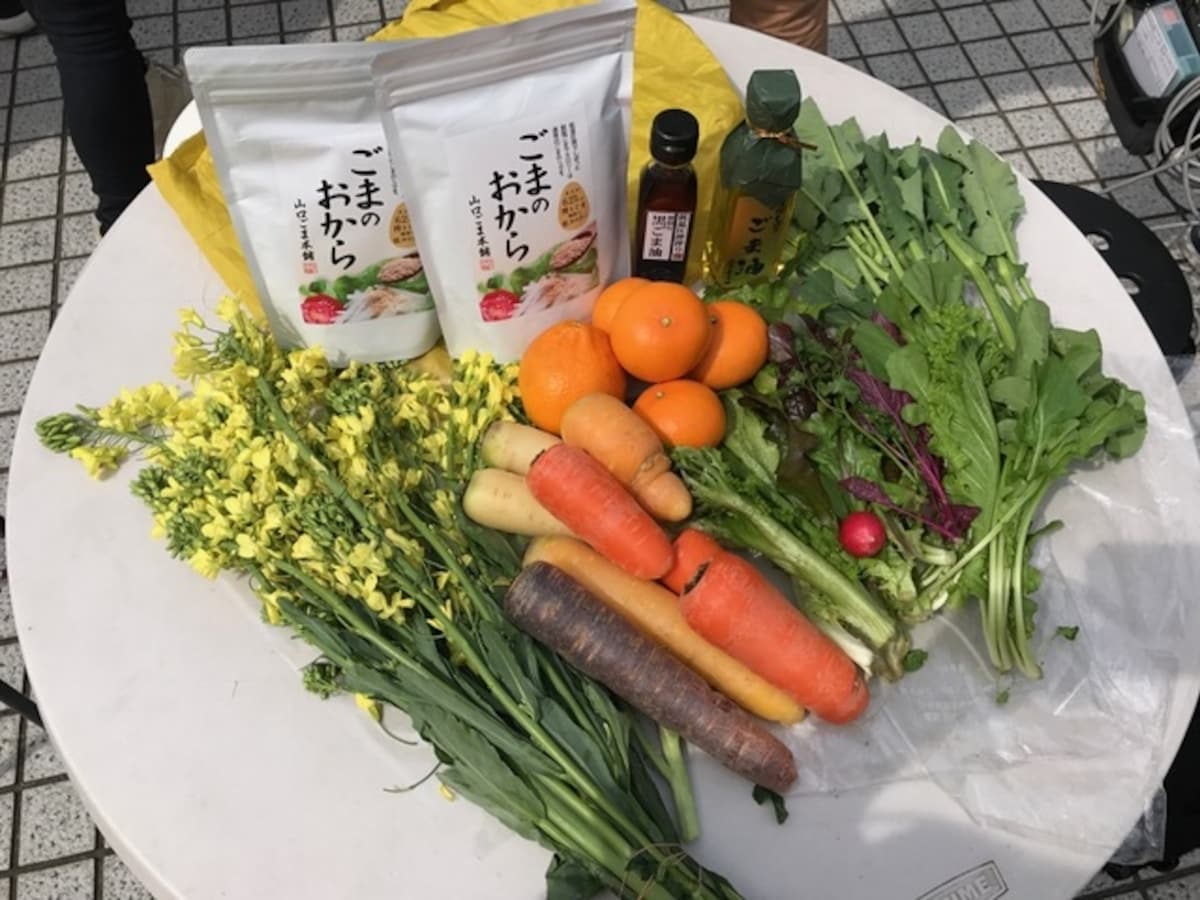 お買い物した野菜や調味料。みずみずしくておいしい