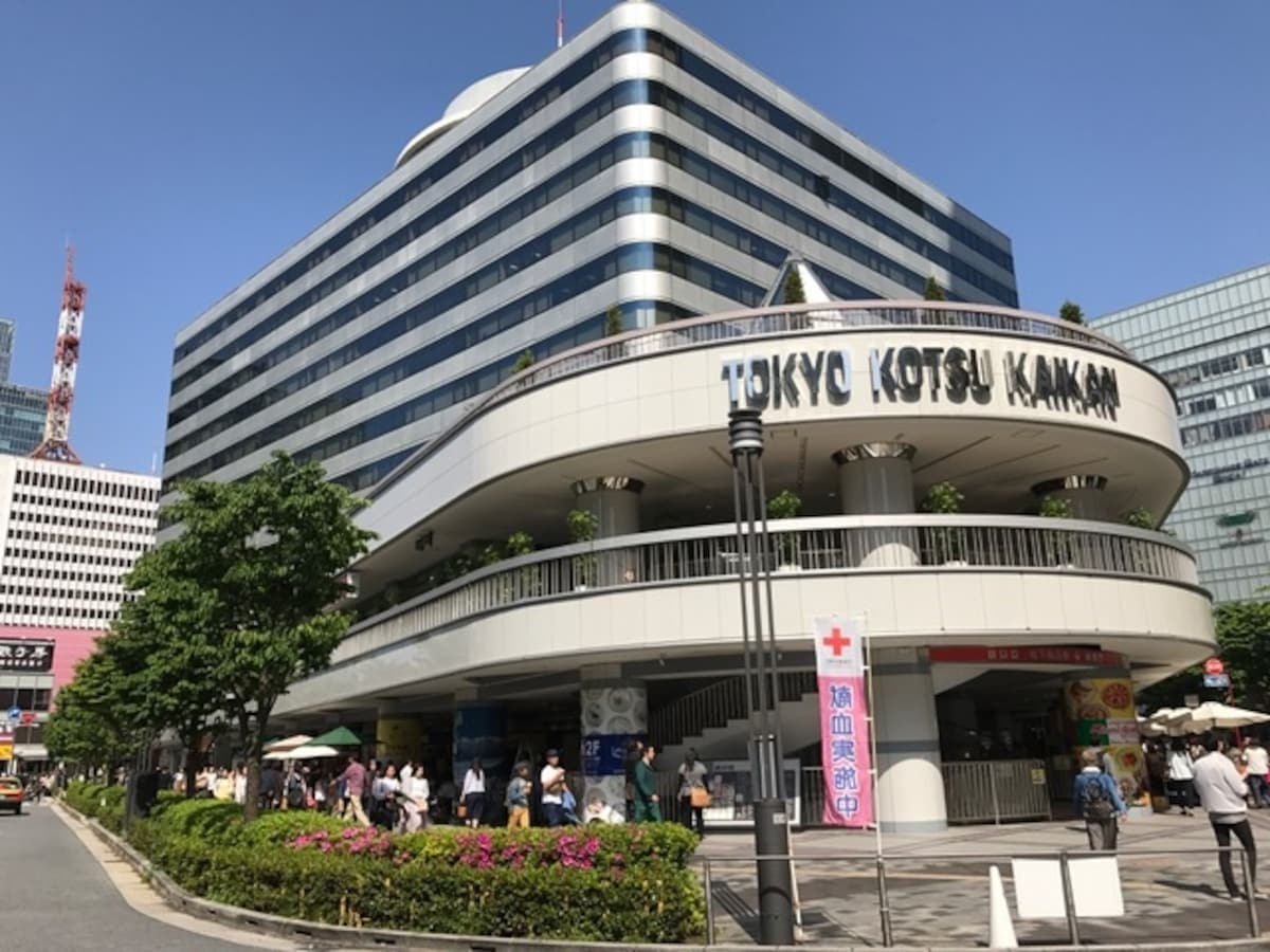 有楽町駅「交通会館マルシェ」。各地域の旬野菜や調味料が気軽に買えます
