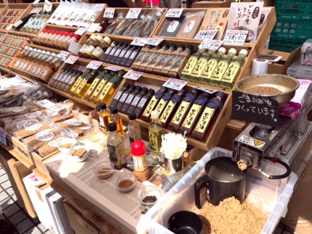 ごま専門店。手作りの「ごま油」！絞る瞬間の香ばしい香りに誘われます