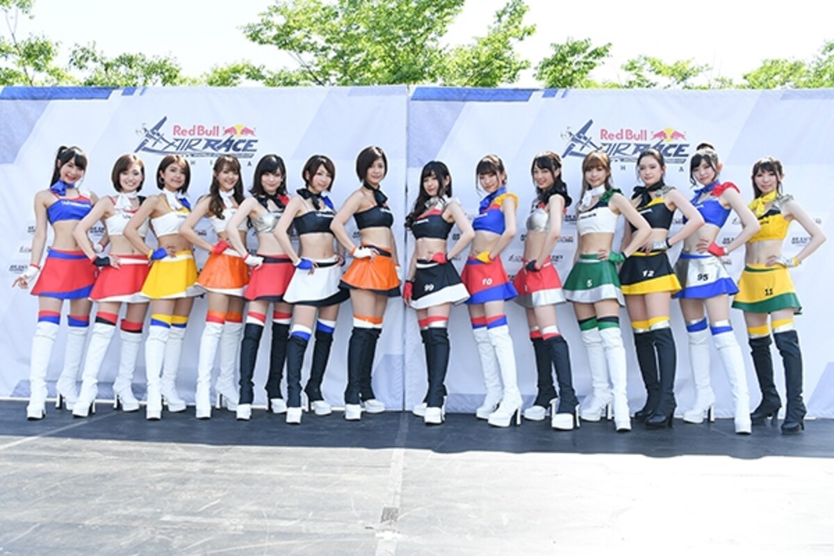 ステージイベントに登場したエアーレースクイーン2017