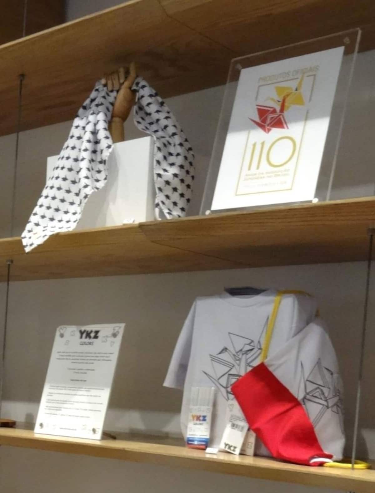 ジャパンハウスで売られるブラジル日本移民110周年記念グッズ