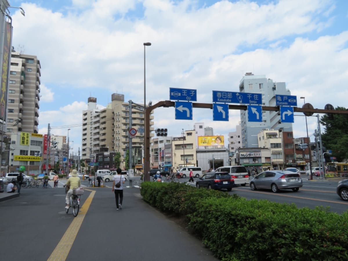 三ノ輪駅近くの交差点