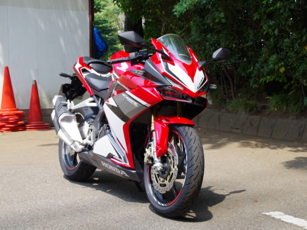 CBR250RRフロントビュー