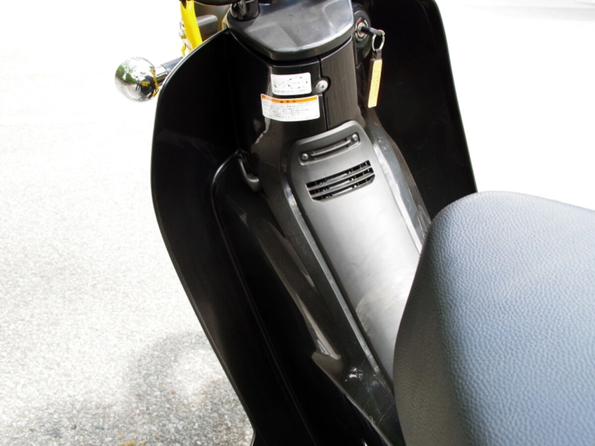スーパーカブシリーズの定番　レッグシールド