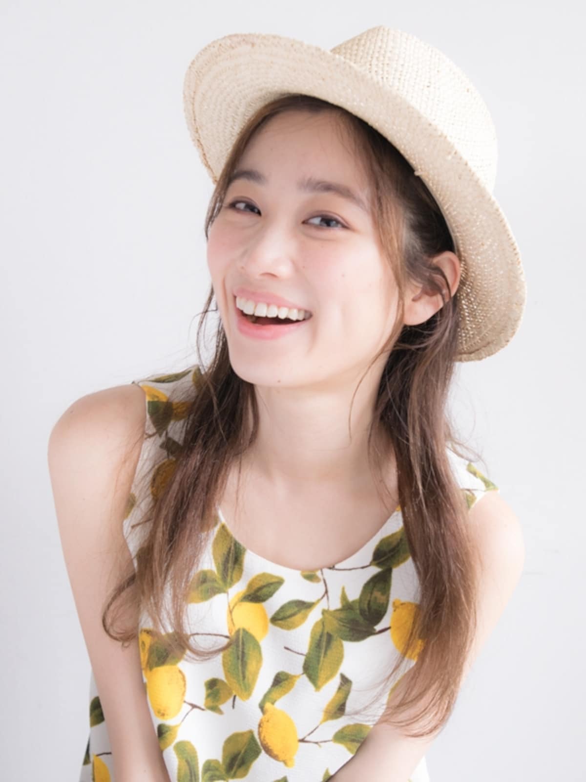 帽子をかぶった跡が目立たない！麦わら帽子アレンジ