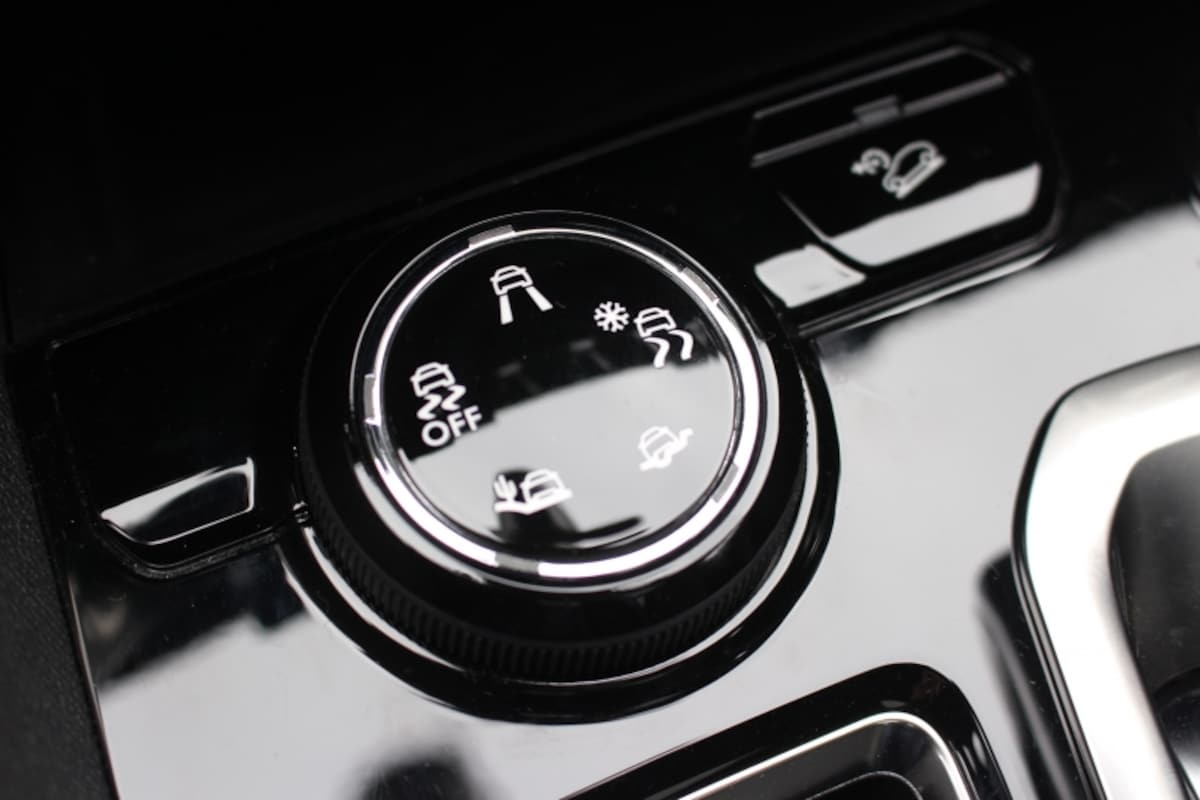 新型プジョー3008