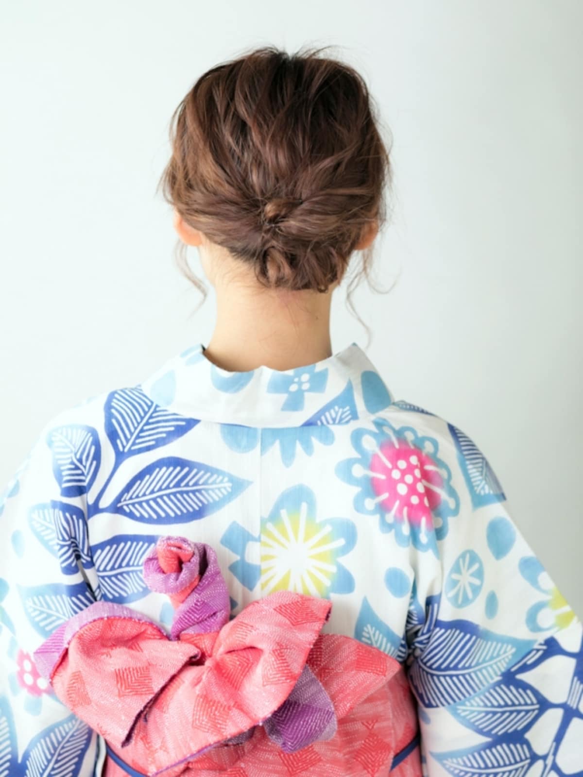 くるりんぱ×お団子のミディアムヘアアレンジ