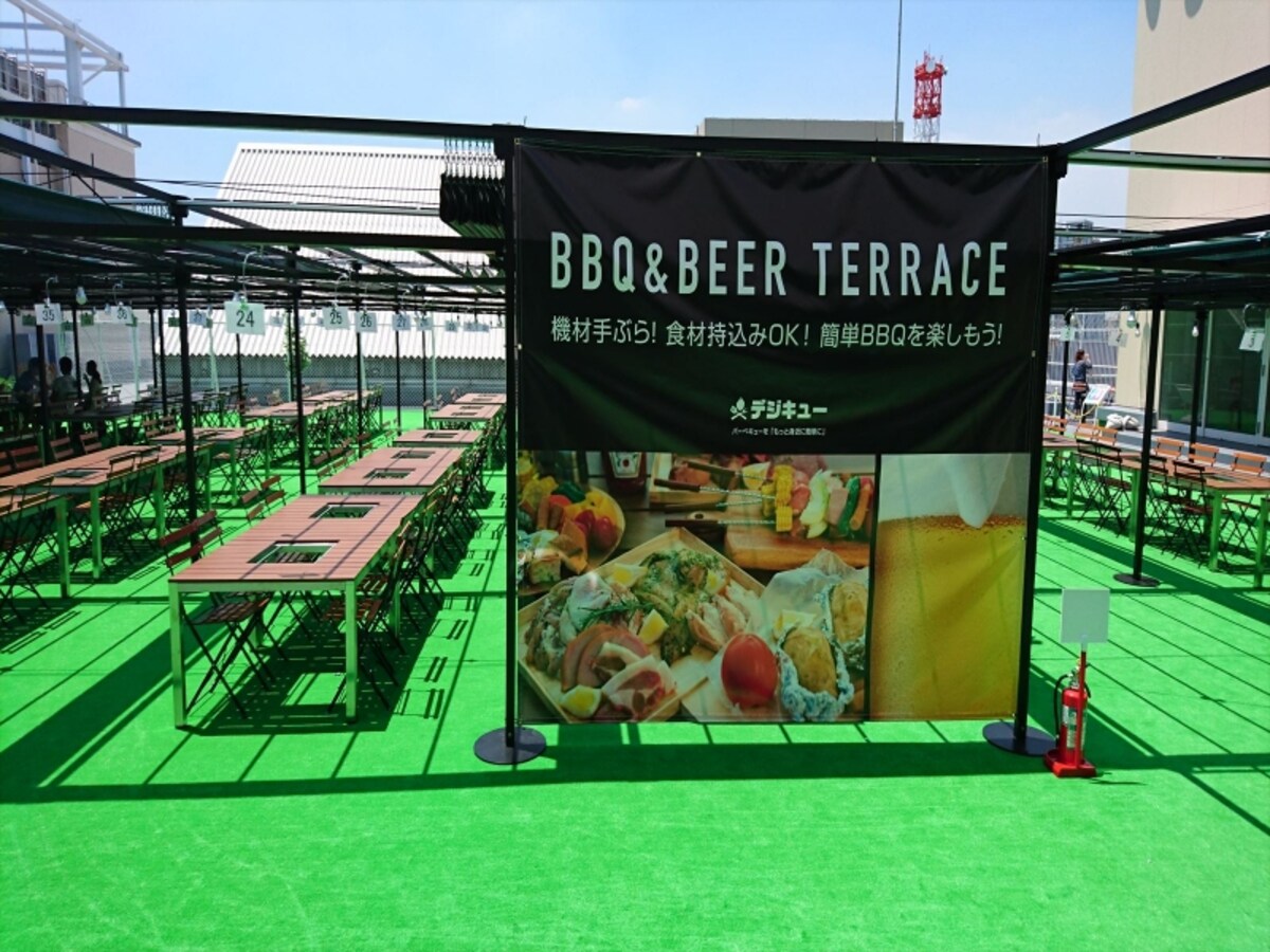 横浜駅近とは思えない！　横浜VIVRE屋上の広々としたBBQテラス（画像提供：デジサーフ）