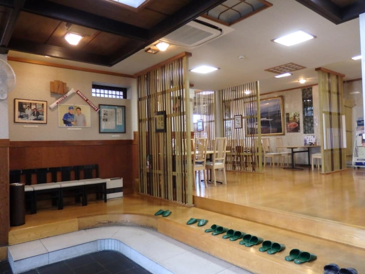 ますやの玄関