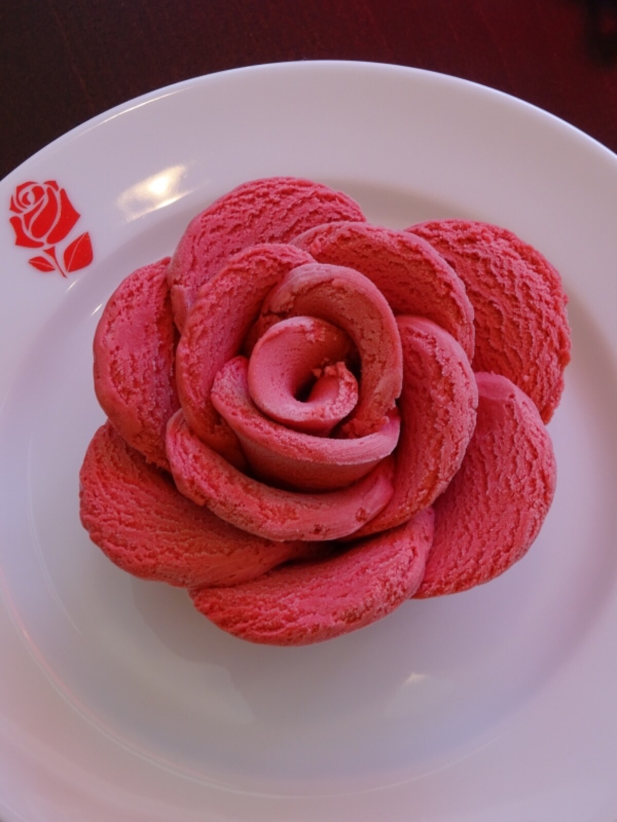 「パッション ドゥ ローズ」の「アイスローズ」（税込750円）
