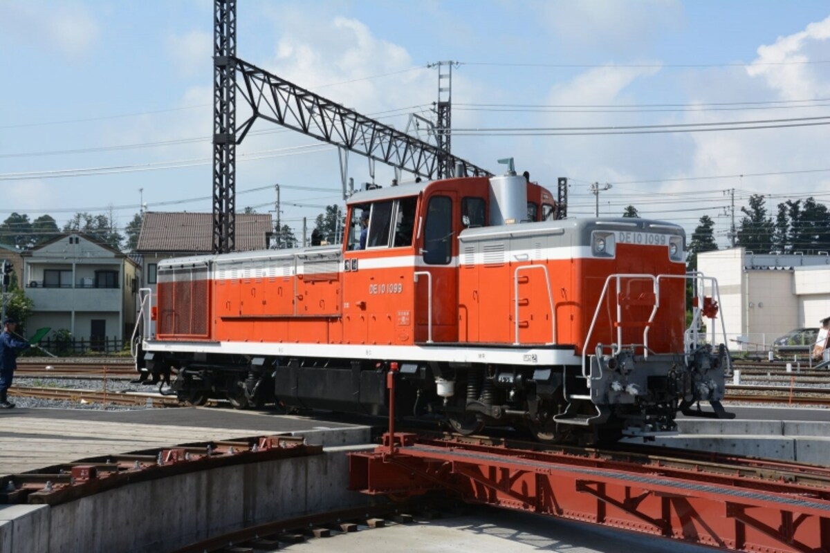 DE10形