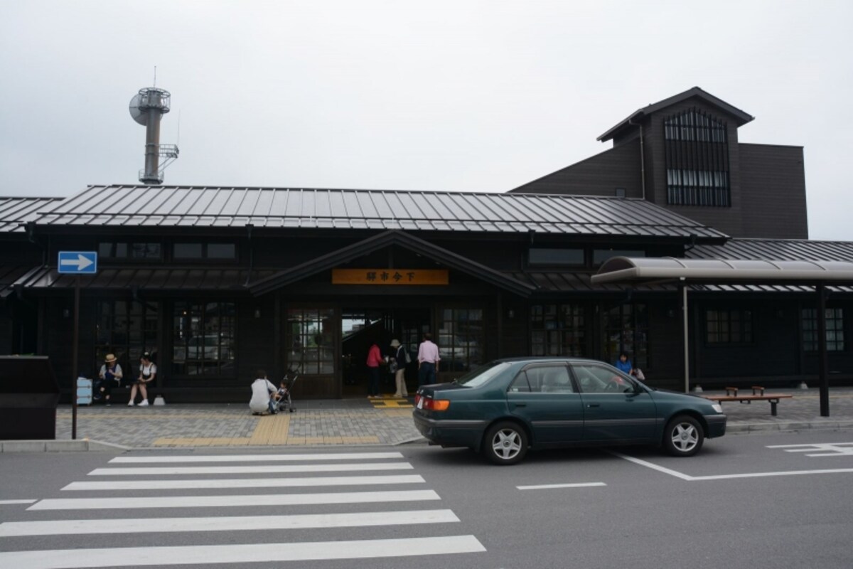 下今市駅舎