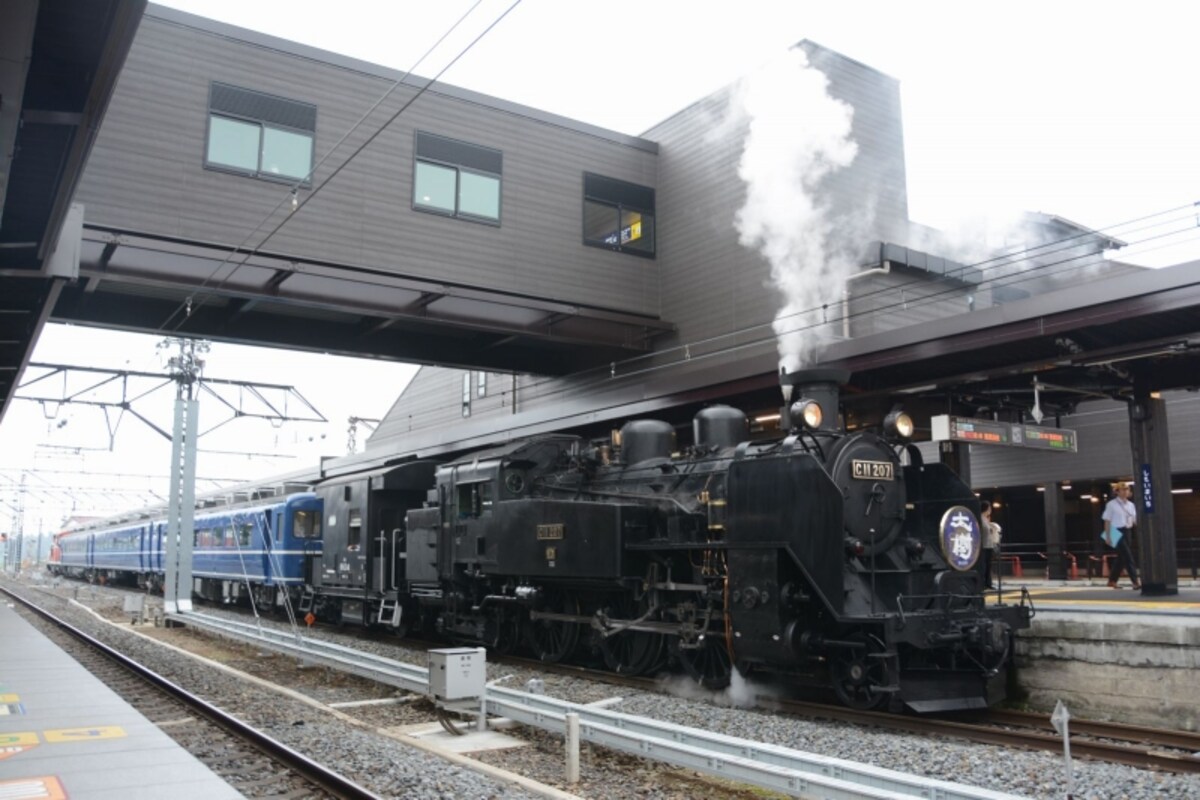 下今市駅発車前のSL「大樹」