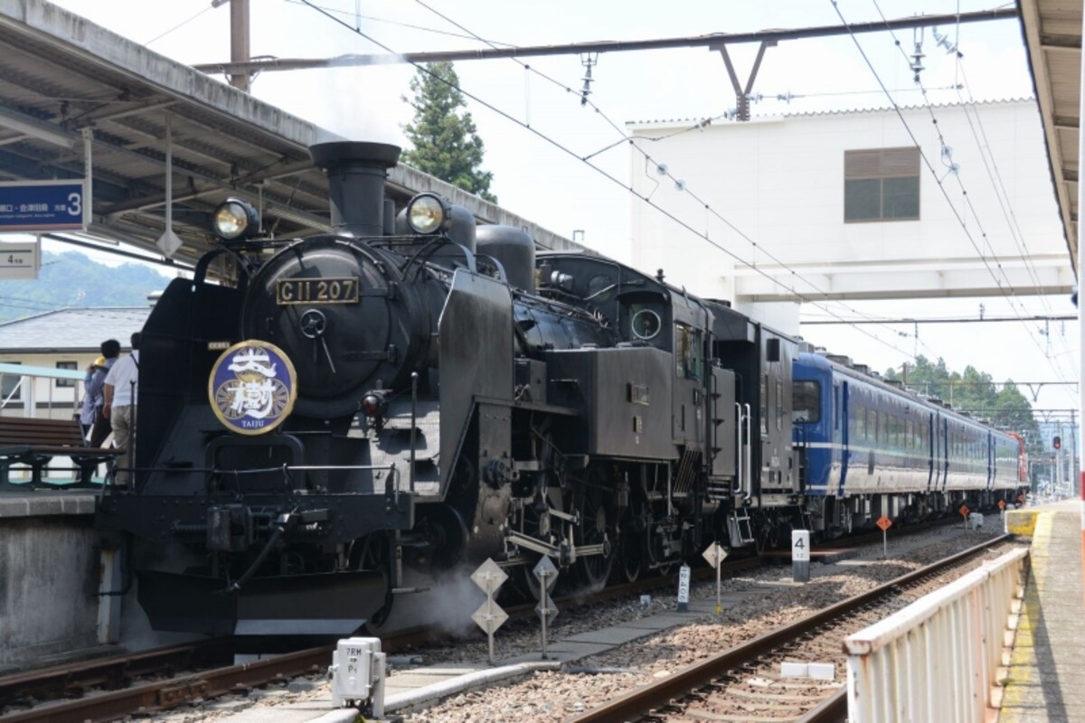 鬼怒川温泉駅に到着したSL「大樹」