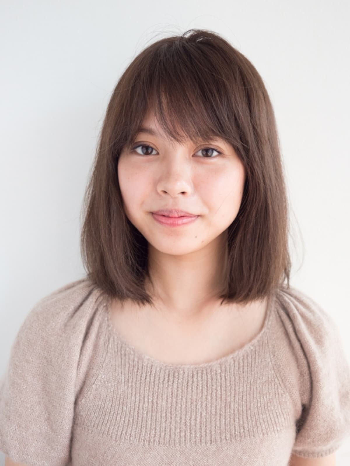 広がりやすい切りっぱなしボブ