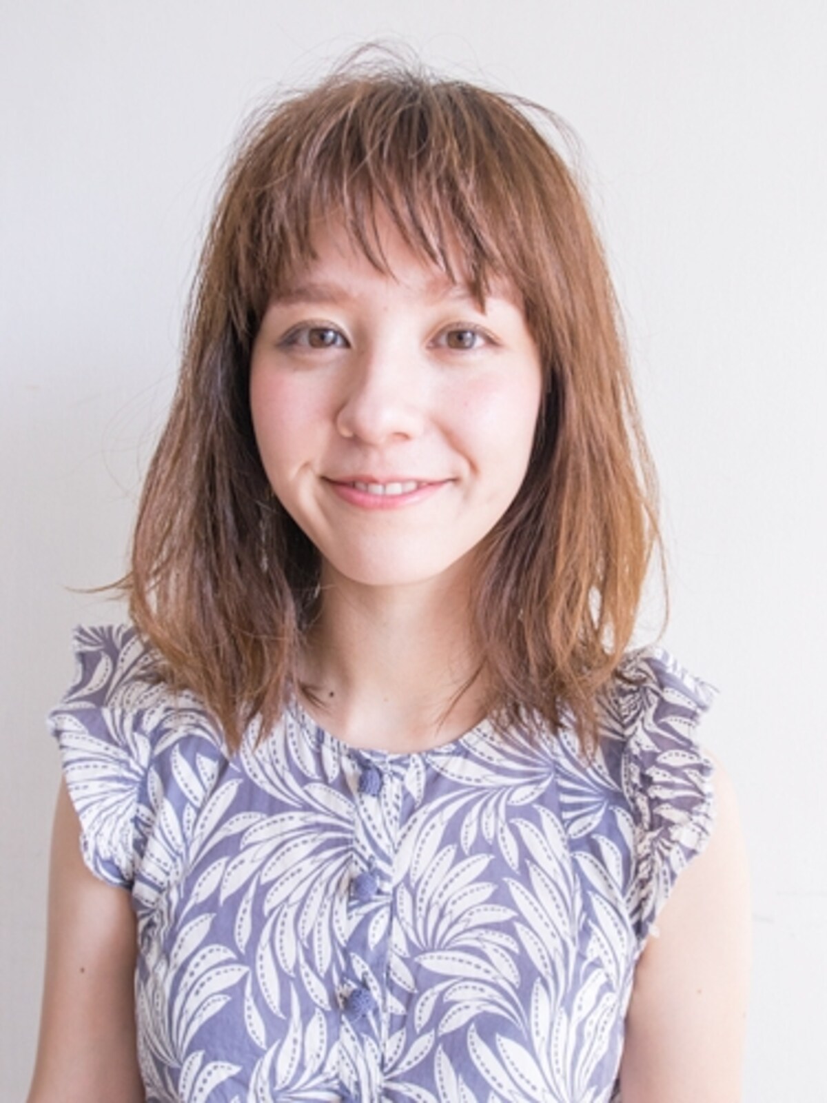 肩ラインの伸ばしかけボブ