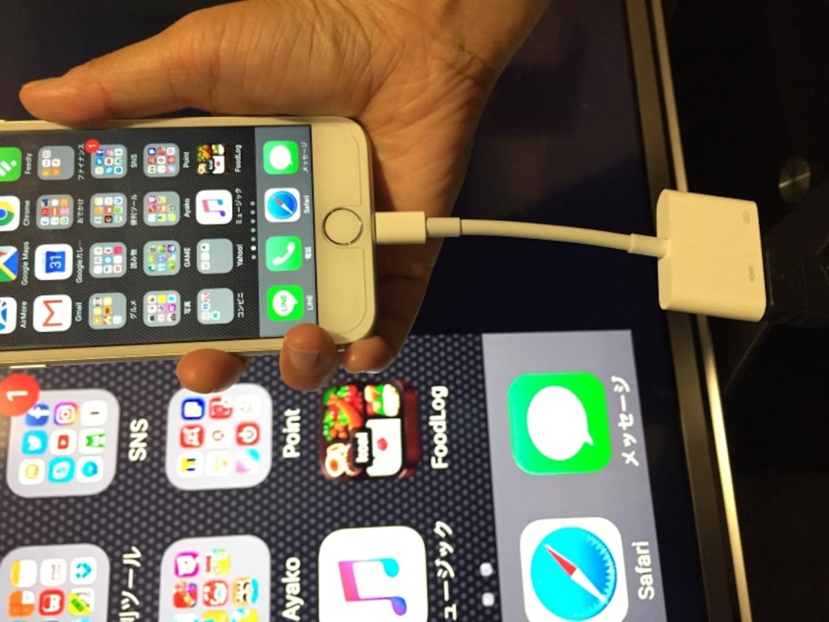 HDMI接続ならiPhoneの画面を丸ごと映し出せる