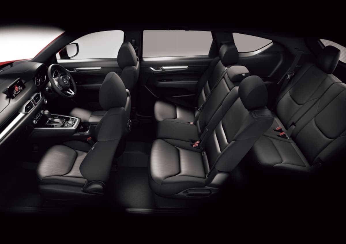 新型　マツダ・CX-8　7人乗りの車内