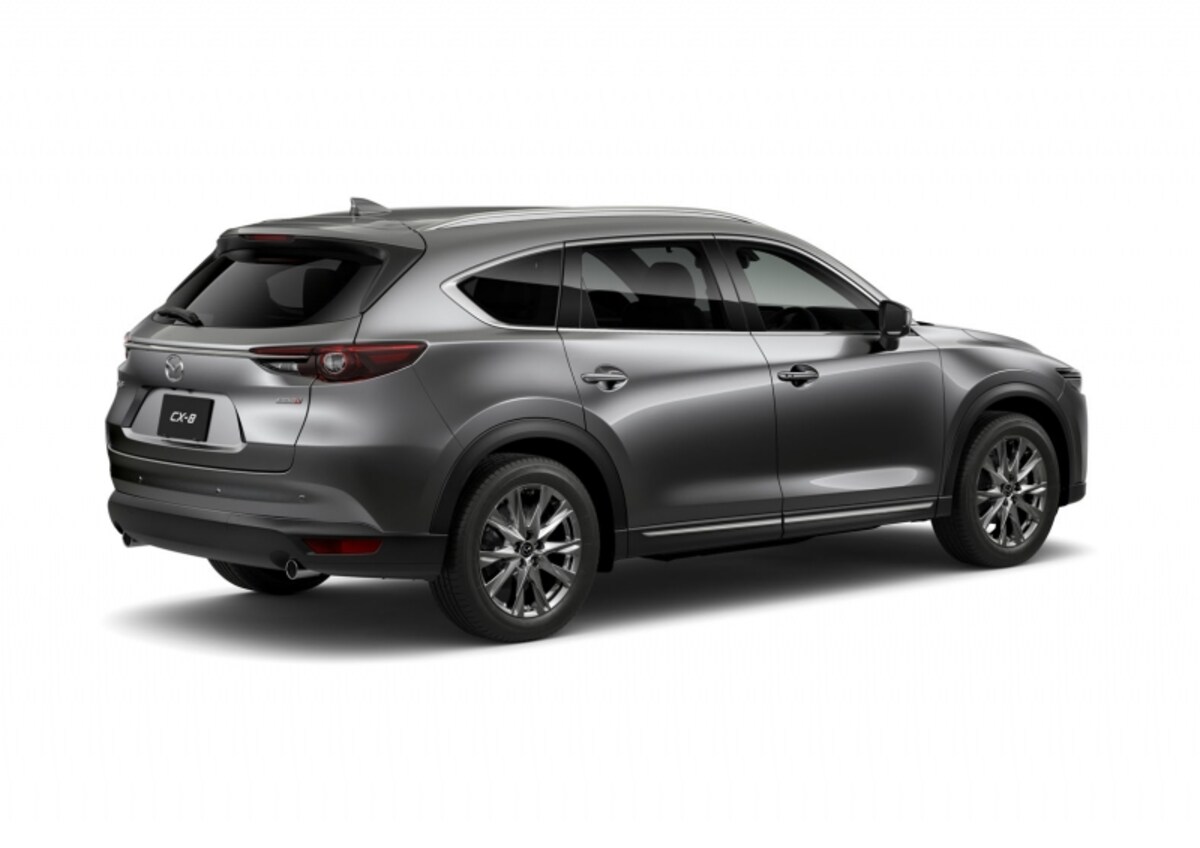 新型　マツダ・CX-8　背面