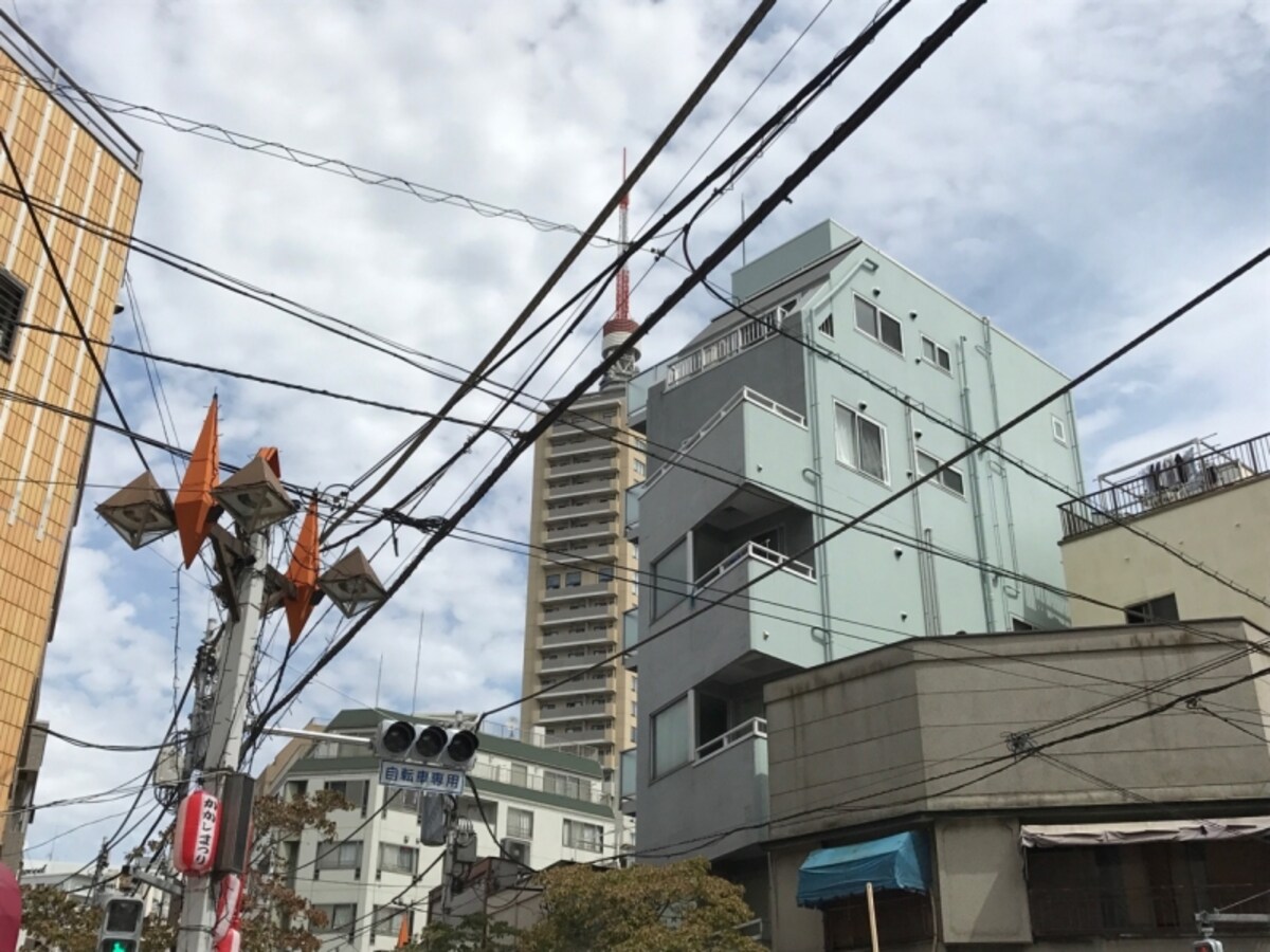 電柱にはいろいろなものが取り付けられている