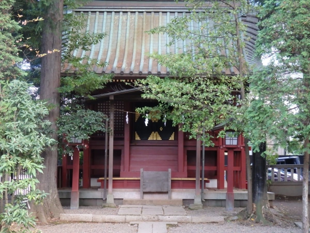 境内に建つ末社の天津神社