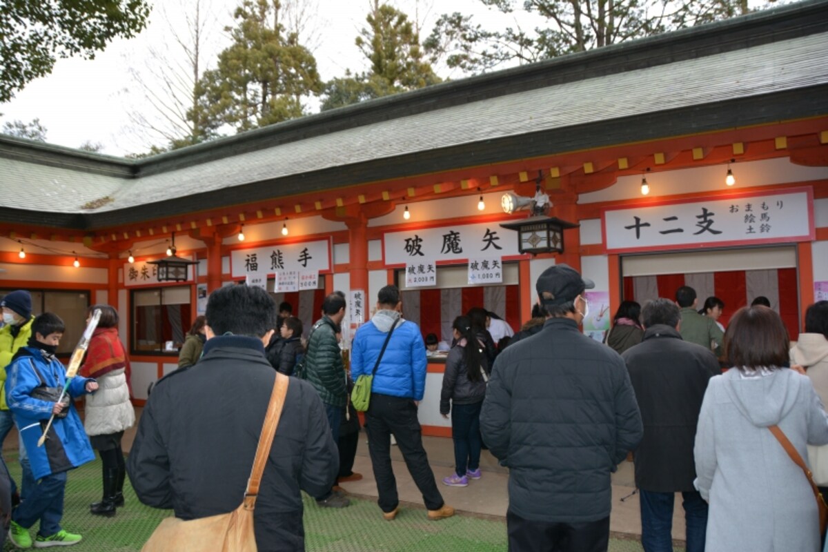 回廊の東側に並ぶ神社の売店