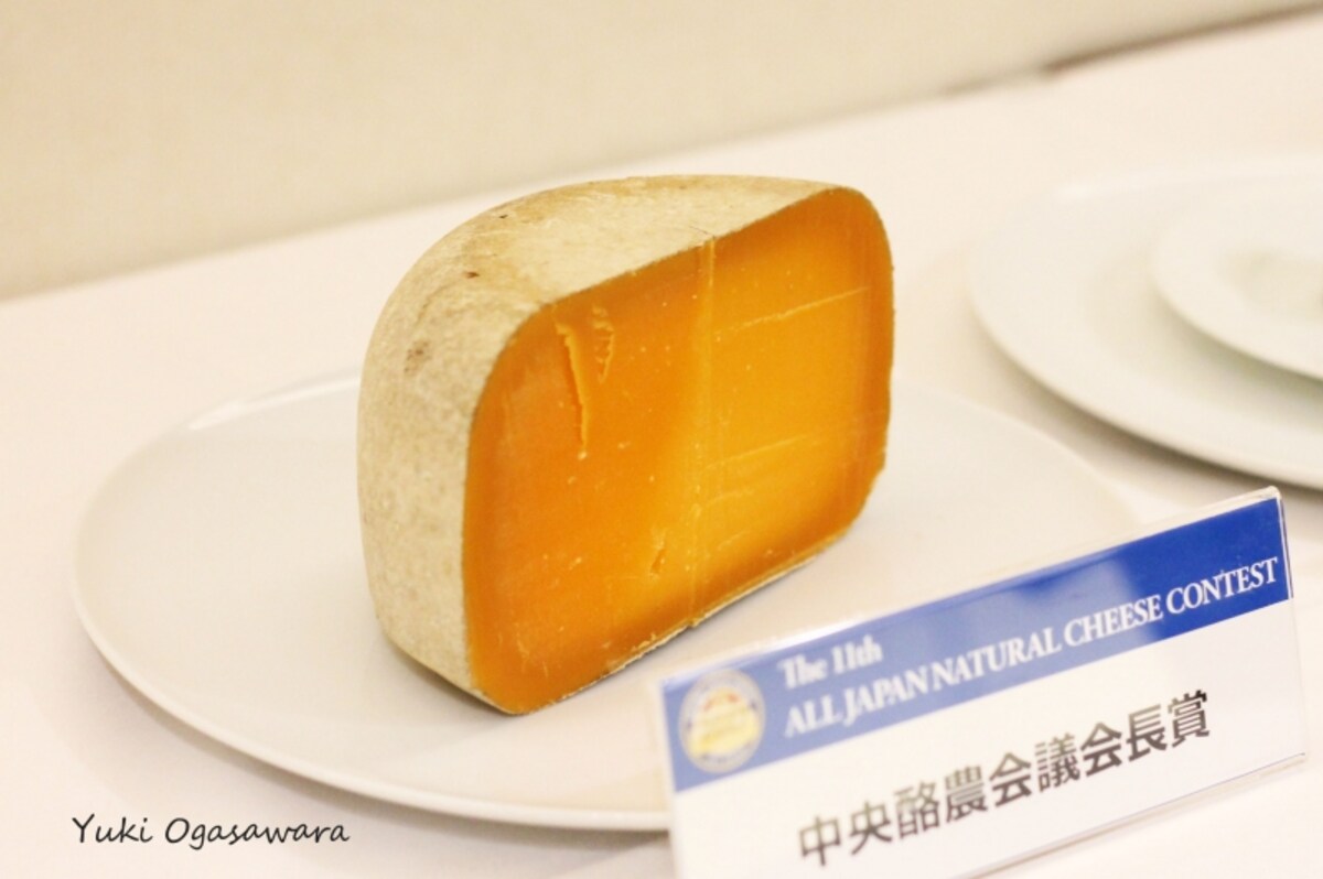 ニセコチーズ工房(有)：「二世古　椛(momiji)」