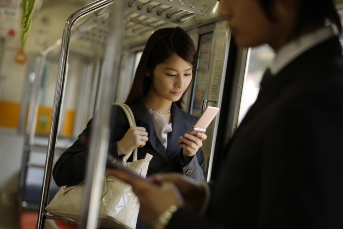 電車のつり革にも…