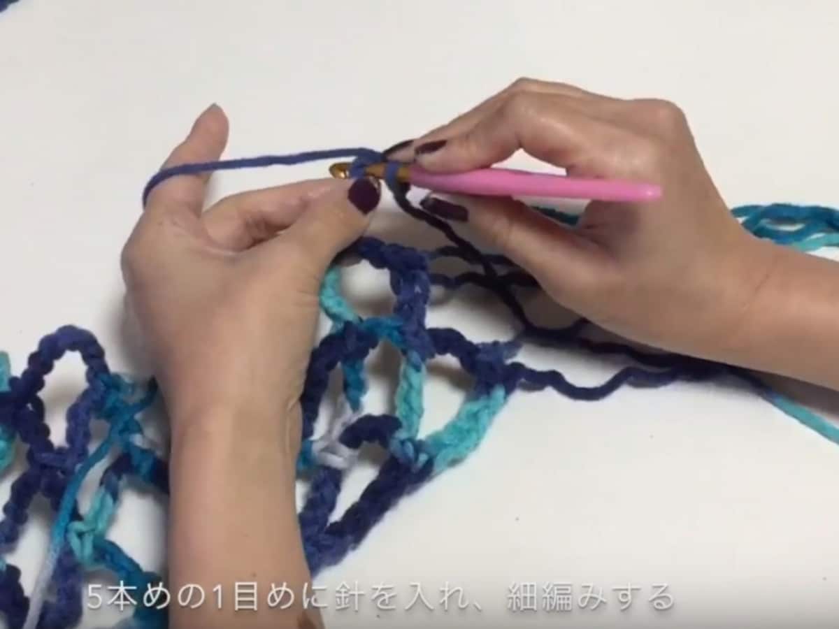 かぎ針で編む「かぎ編みマフラー」