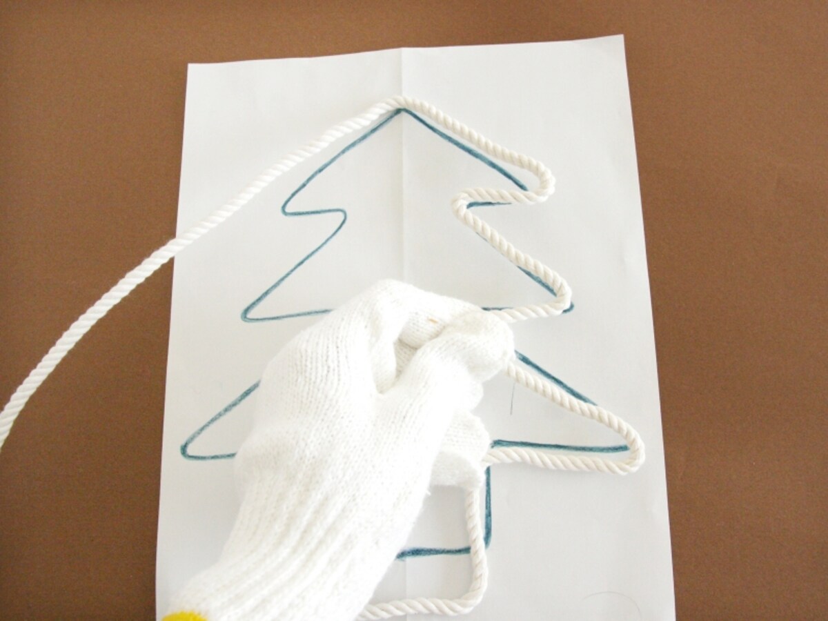 ワイヤーで作るクリスマスツリー