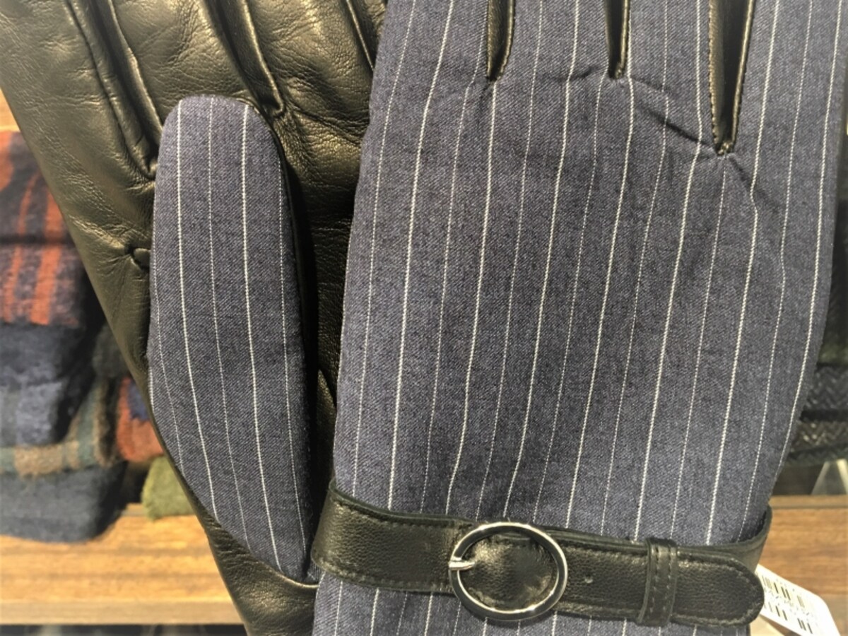 手の平はレザーパーツ・手の甲は繊維パーツ！切り替えしでメリハリがついた大人のグローブ。