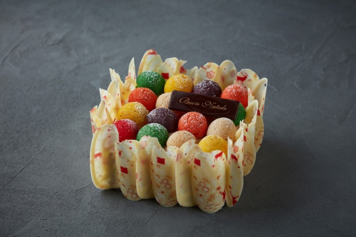  プロフィットロール 6,000 円 12cm×12cm / 8,000 円 15cm×15cm ※限定各 80 台 