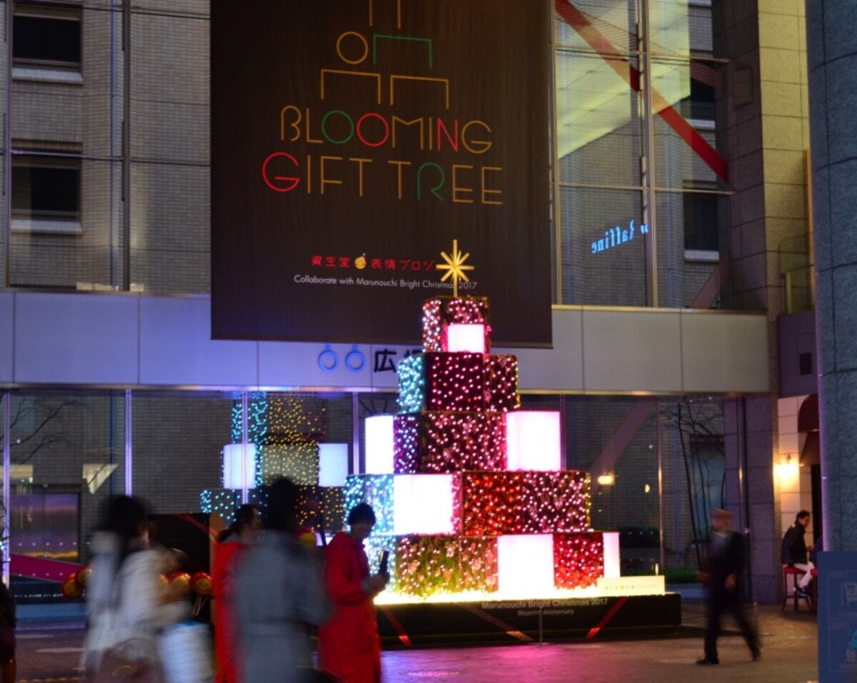 丸の内オアゾの“Blooming Gift Tree”