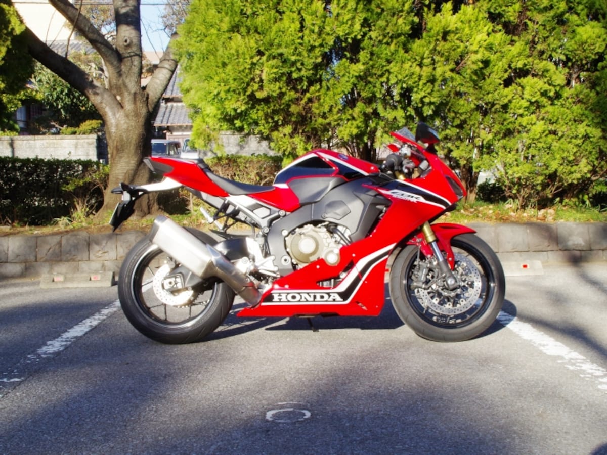 CBR1000RR サイドビュー