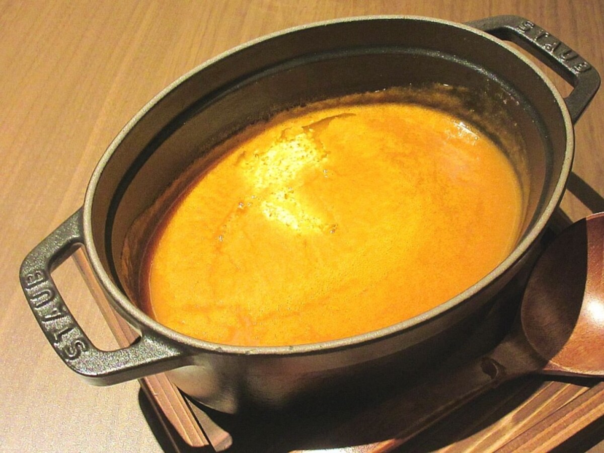 浅草ビューホテル薪火「濃厚甲殻類とオマール海老の殻を多く使ったスープビスク STAUB鍋」