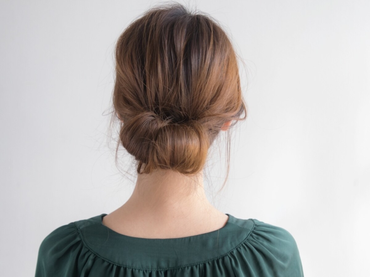 着物やドレスに似合う！お呼ばれシニヨンヘアの作り方