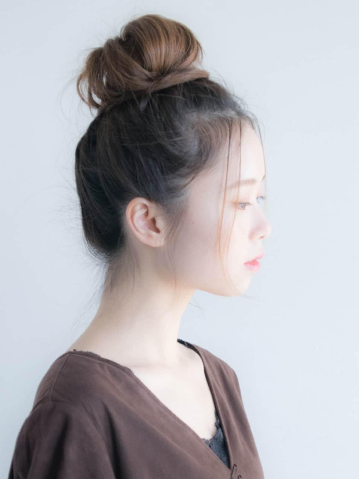 高めの位置は若々しく見せる効果も！