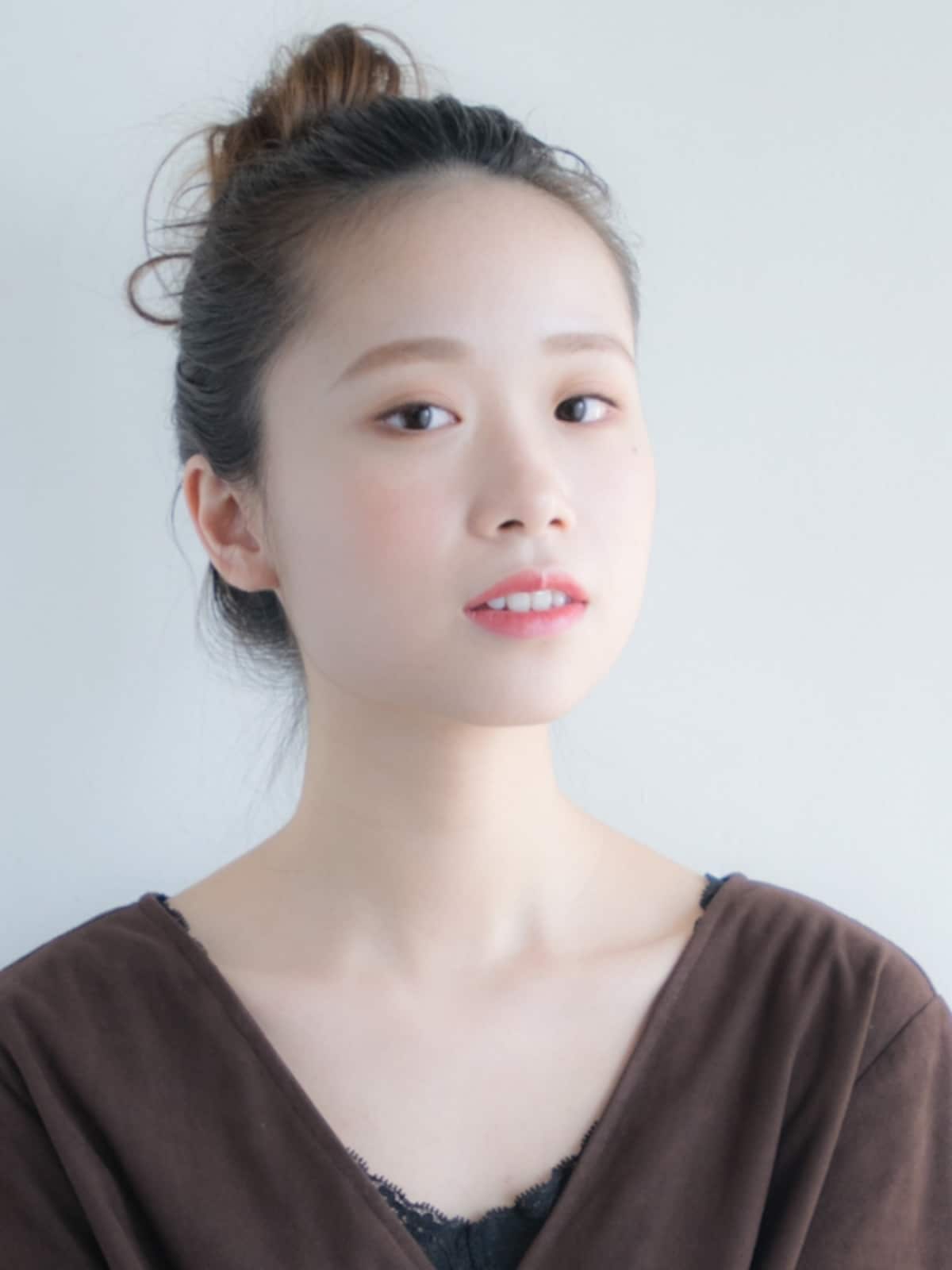 大胆におでこを見せる事で大人キレイな印象に
