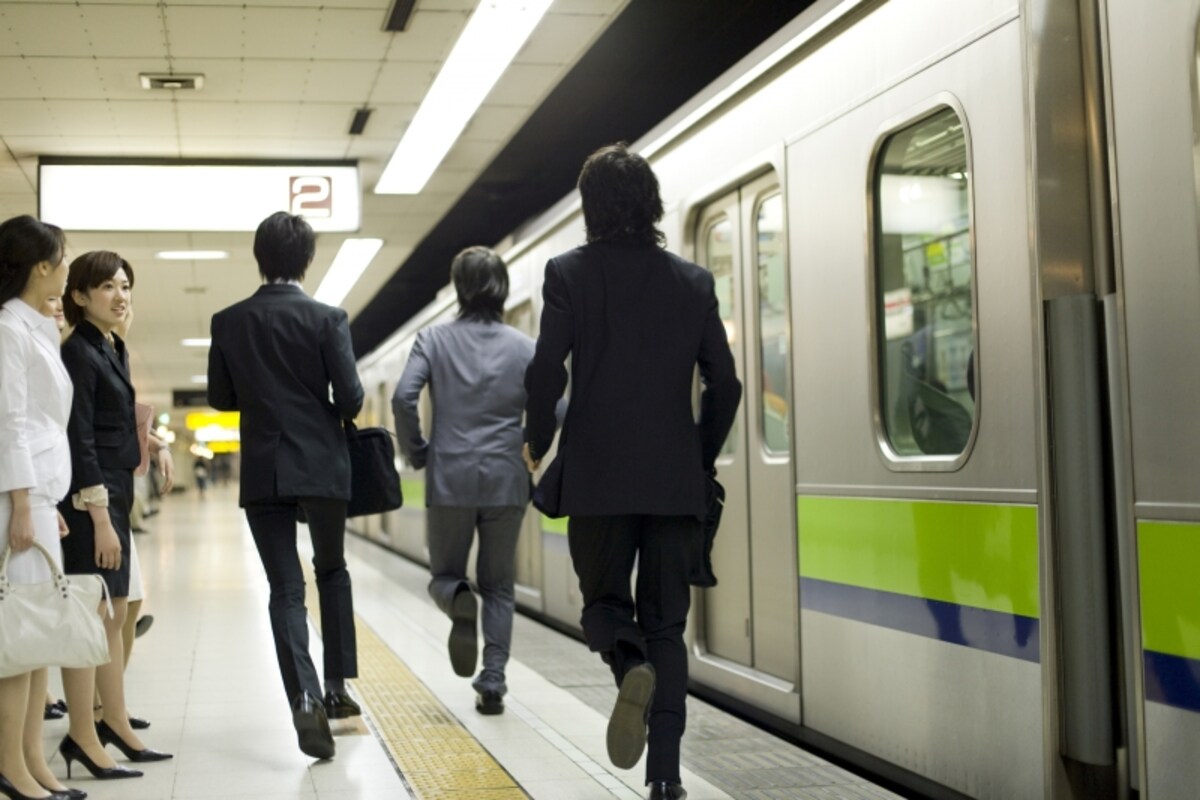 お金持ちは電車移動は避ける