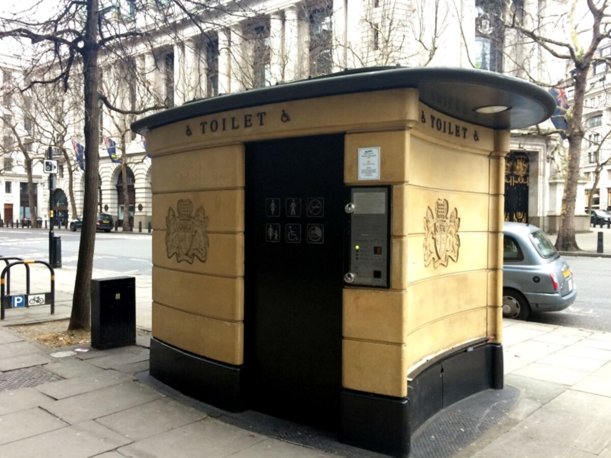 ロンドン、ストランドの全自動公衆トイレ