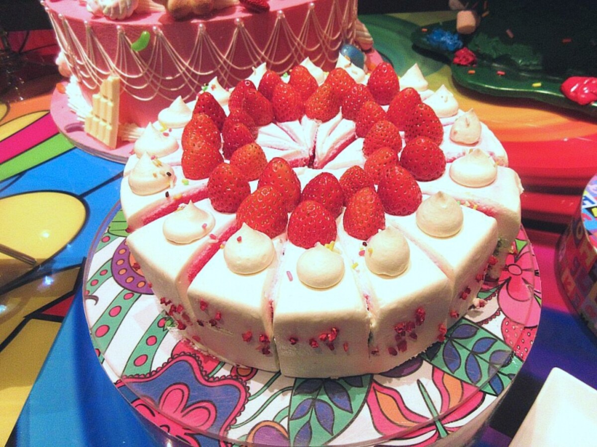 マーブルラウンジ レインボーショートケーキ
