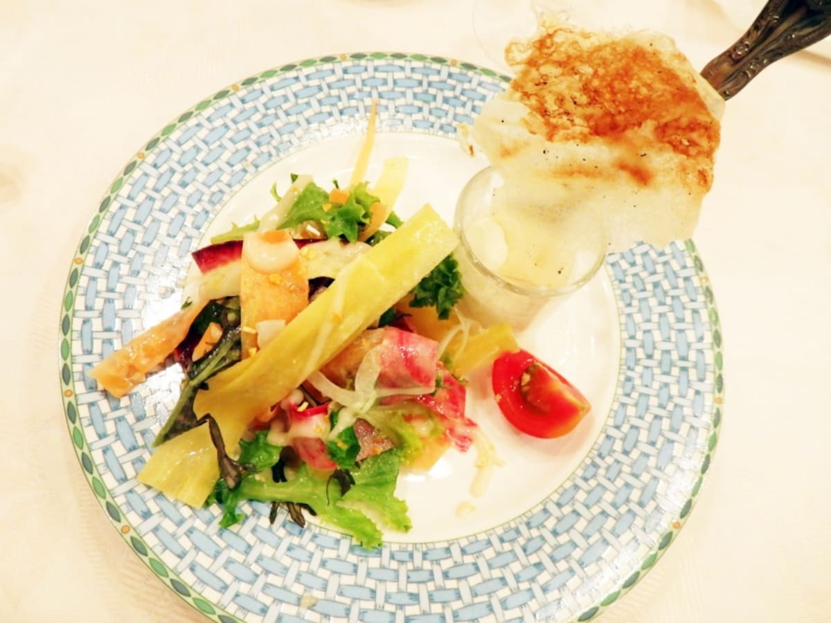 色とりどりの鎌倉野菜のサラダ