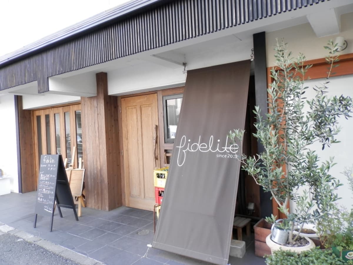 小町通り裏の小道にあるフィデリテ