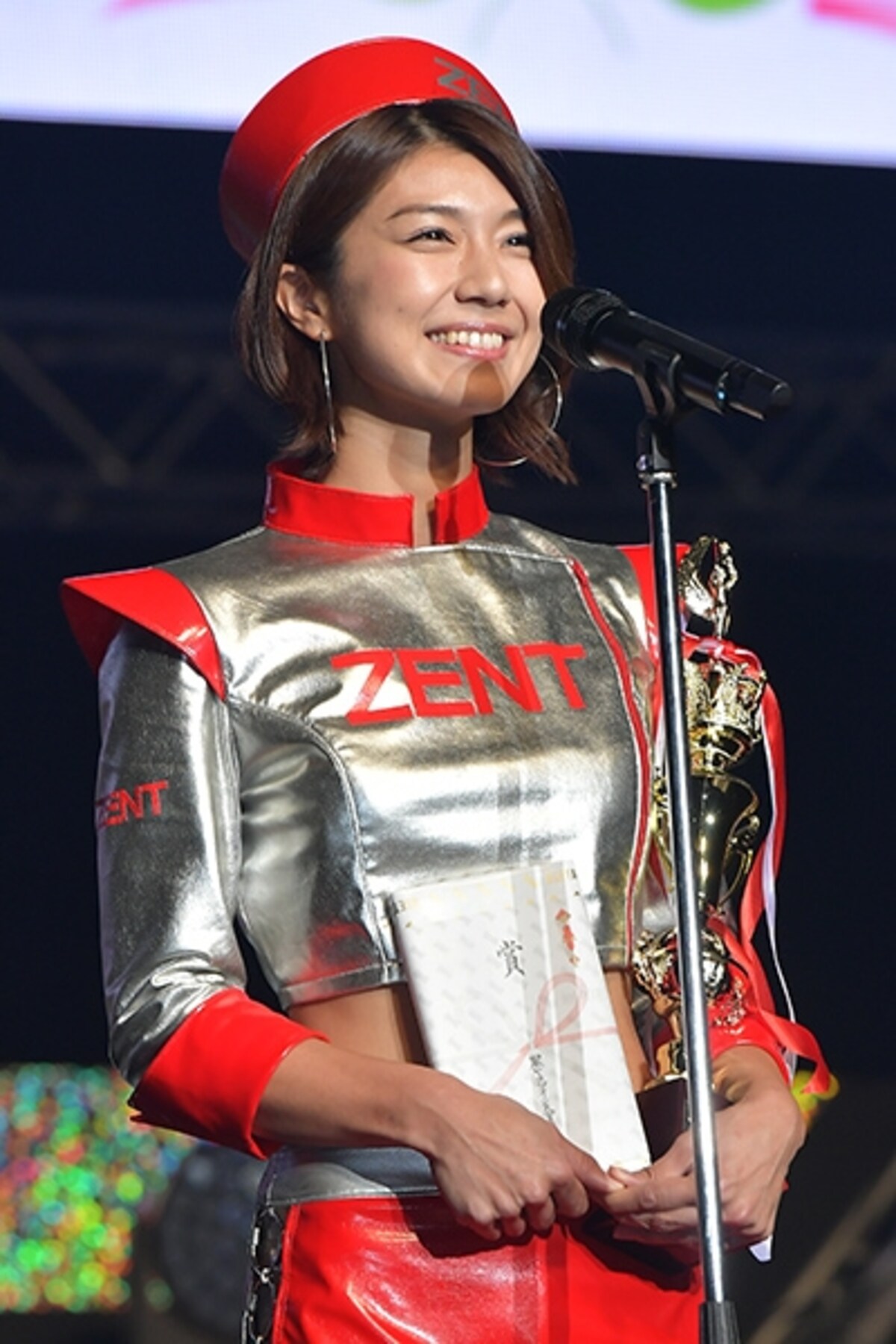 レースクイーン大賞を受賞した藤木由貴さん