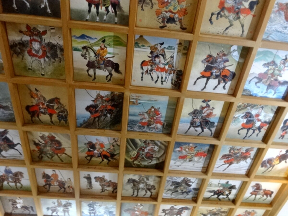 100枚もの絵馬は圧巻だ