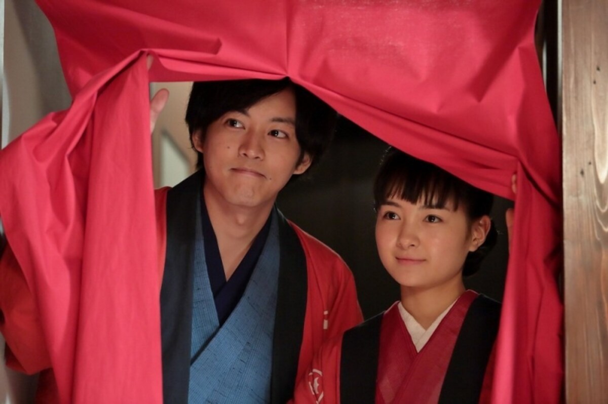 主人公・てん（葵わかな）と、夫・藤吉（松坂桃李）　（画像はAmazonより：http://amzn.asia/7vt4Sbp）