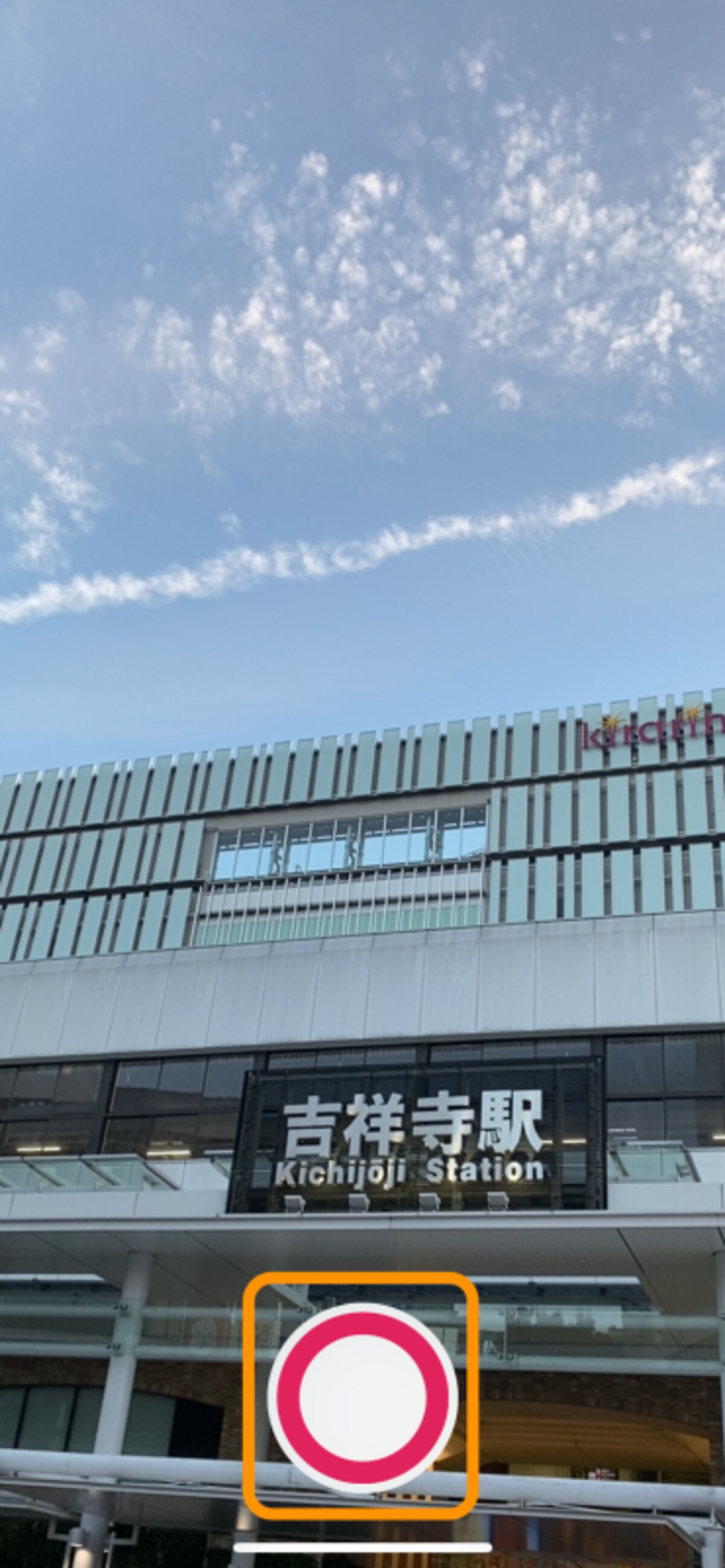 真ん中の撮影ボタンを長押しにする