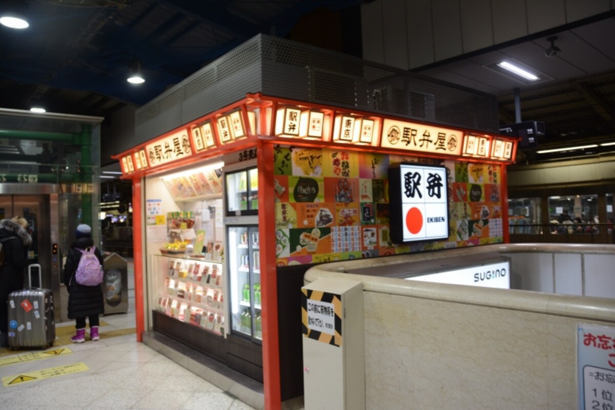 新幹線ホームの駅弁売り場